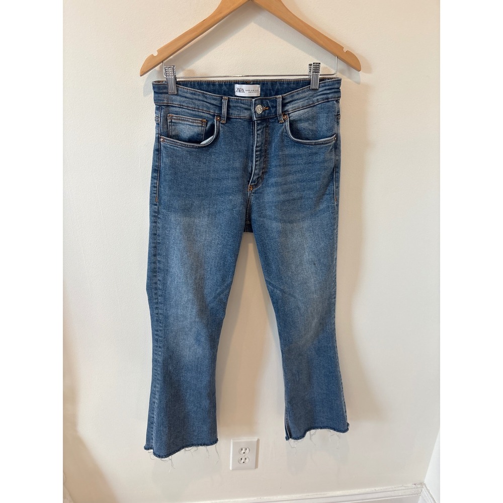 ZARA High Rise Cropped Flare Jeans Distressed‎ Raw Hem Blue Denim Size US 8